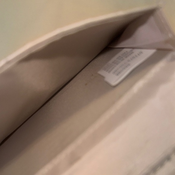 ⭐️Floral Blue and Cream Butterfly Women’s Wallet - Picture 3 of 5